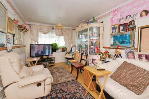 2 bedroom semi-detached bungalow for sale, Yalding Drive, Nottingham NG8