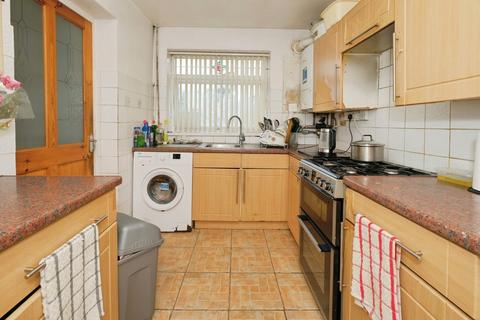 2 bedroom semi-detached bungalow for sale, Yalding Drive, Nottingham NG8