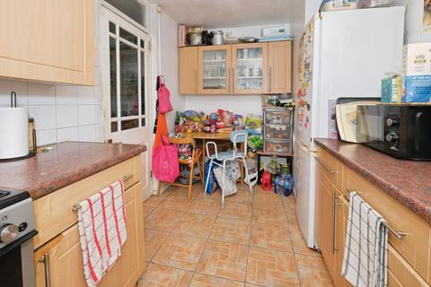 2 bedroom semi-detached bungalow for sale, Yalding Drive, Nottingham NG8
