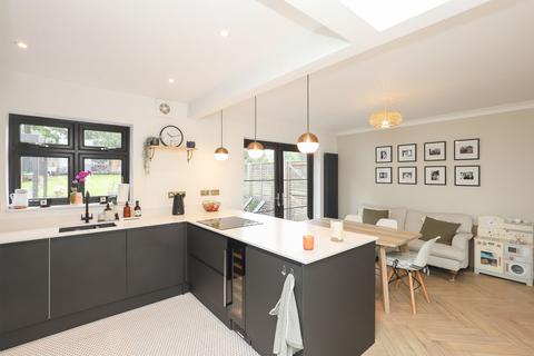 46 Ashgate Avenue, Chesterfield, S40 1JD