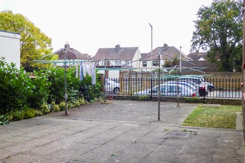 Flat 2, Malvern House Laburnum Grove, Northfleet, Gravesend, DA11 9QP