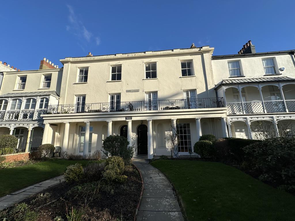Spacious Ground Floor Apartment