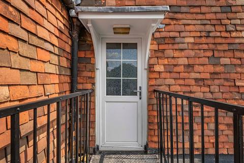 1 bedroom flat for sale, High Street, Alton, Hampshire
