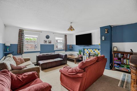 1 bedroom flat for sale, High Street, Alton, Hampshire