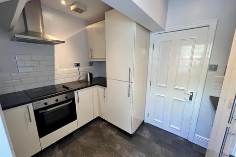 1 bedroom in a house share to rent, Huntsmoor House, Spital Tongues