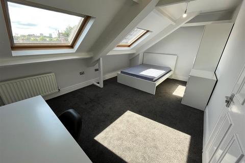 1 bedroom in a house share to rent, Huntsmoor House, Spital Tongues