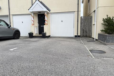 17 Lovering Road, St Austell, PL25 3QH