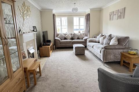 17 Lovering Road, St Austell, PL25 3QH