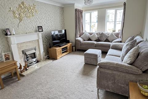 17 Lovering Road, St Austell, PL25 3QH