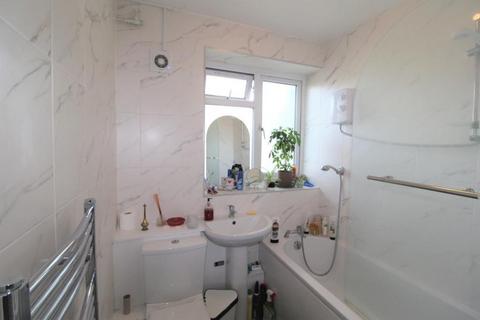 3 bedroom flat to rent, Balaclava Road, London