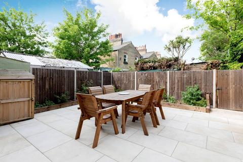 2 bedroom flat for sale, Brownhill Road, Catford, London, SE6