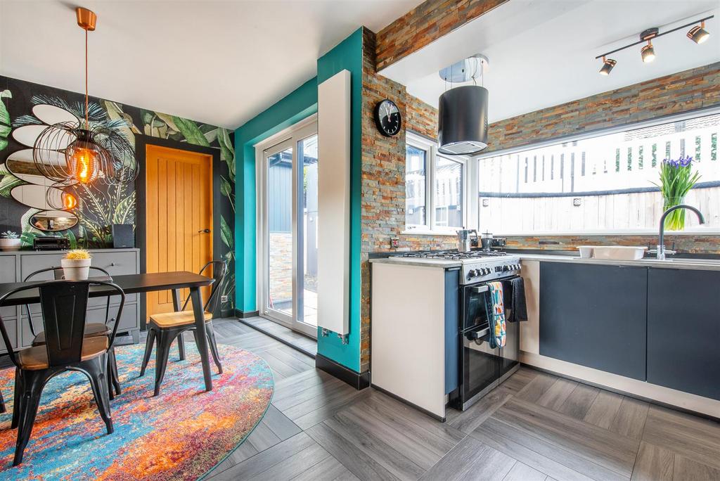 Kitchen/Dining Area