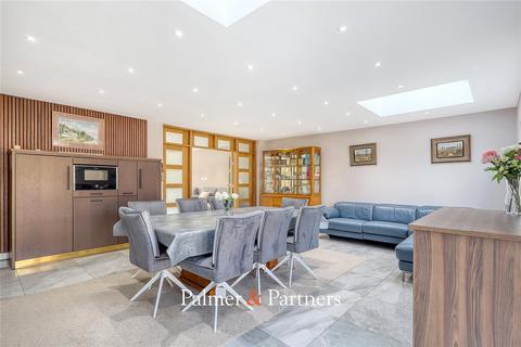 6 bedroom detached house for sale, Petersfield, Essex CM1