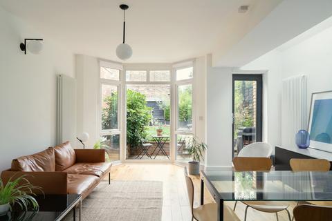 13 Huntly Road, London, SE25 6QY