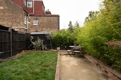 13 Huntly Road, London, SE25 6QY