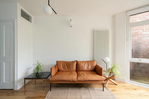 13 Huntly Road, London, SE25 6QY