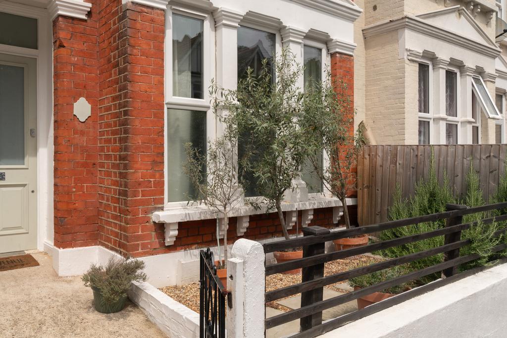 302869 - HUNTLY-ROAD-SE25-03.jpg
