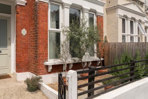 13 Huntly Road, London, SE25 6QY