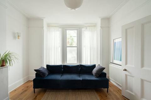 13 Huntly Road, London, SE25 6QY