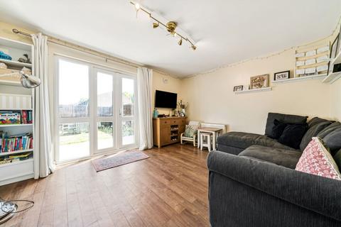18 Hailes Close, London, SW19 1AT