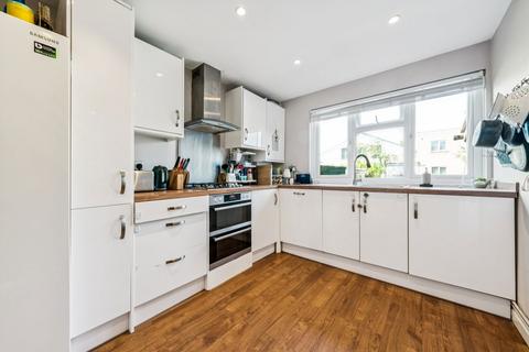 18 Hailes Close, London, SW19 1AT
