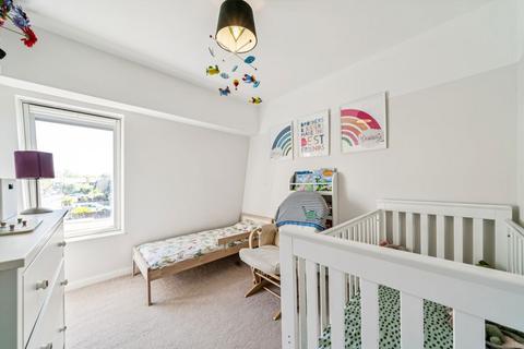 18 Hailes Close, London, SW19 1AT