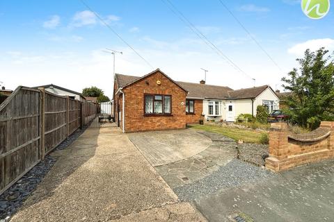 3 bedroom semi-detached bungalow for sale, Monks Haven, Stanford-Le-Hope, SS17