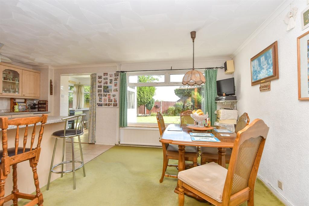 Kitchen/ Dining Area