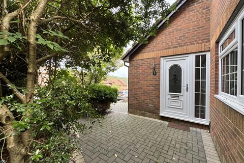 undefined, Coed-y-Cwm, Pontypridd CF37