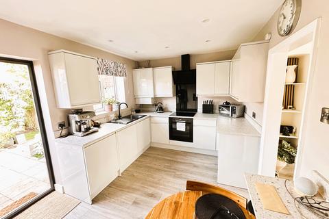 12 Caillard Road, Byfleet, West Byfleet, KT14 7JB