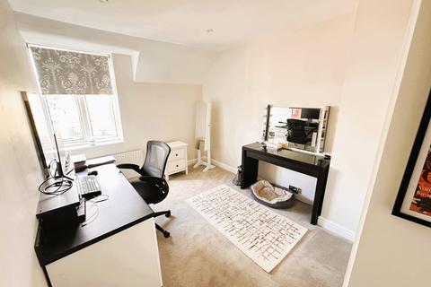 12 Caillard Road, Byfleet, West Byfleet, KT14 7JB