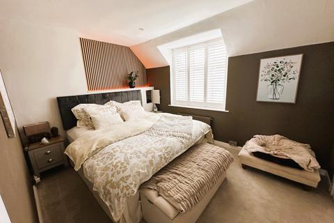12 Caillard Road, Byfleet, West Byfleet, KT14 7JB