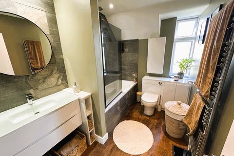 12 Caillard Road, Byfleet, West Byfleet, KT14 7JB