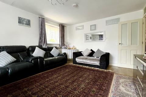 2 bedroom flat for sale, Oakley Close, Isleworth, TW7