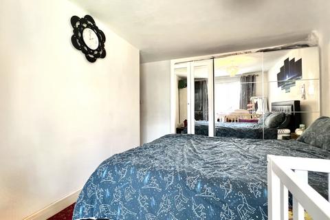 2 bedroom flat for sale, Oakley Close, Isleworth, TW7