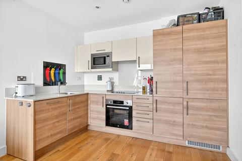 2 bedroom flat for sale, Cornell Square, London SW8