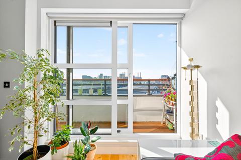 2 bedroom flat for sale, Cornell Square, London SW8