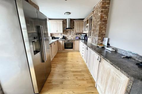 4 bedroom semi-detached house for sale, Glencoe, Killingworth, Newcastle upon Tyne, Tyne and Wear, NE12 6QB