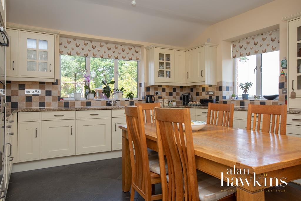 Kitchen/Breakfast Room