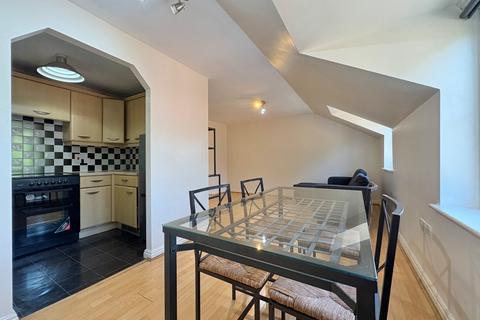 2 bedroom flat to rent, Pennyfield Close, Meanwood, Leeds, LS6