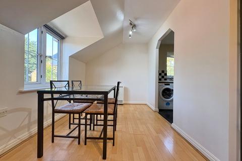 2 bedroom flat to rent, Pennyfield Close, Meanwood, Leeds, LS6