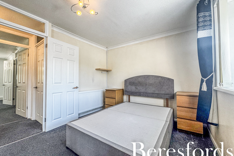 38 Harkness Close, Romford, RM3 9NX