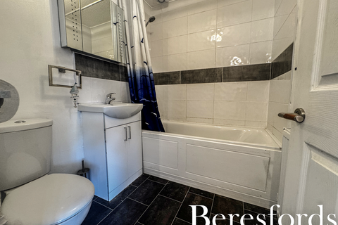 38 Harkness Close, Romford, RM3 9NX