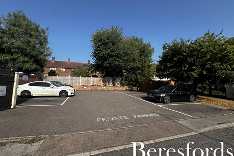 38 Harkness Close, Romford, RM3 9NX