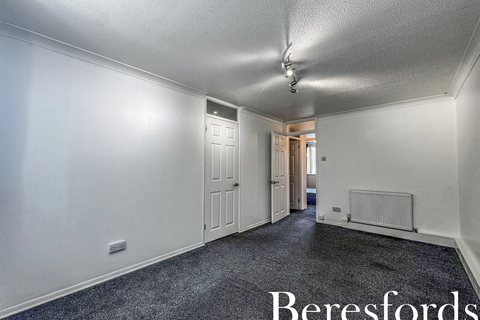 38 Harkness Close, Romford, RM3 9NX