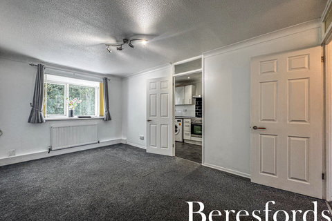 38 Harkness Close, Romford, RM3 9NX