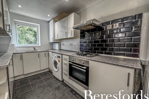 38 Harkness Close, Romford, RM3 9NX