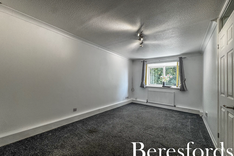 38 Harkness Close, Romford, RM3 9NX