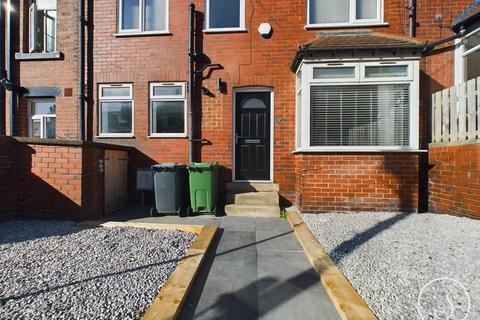 2 bedroom terraced house to rent, Woodside Place, Burley, Leeds