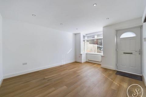 2 bedroom terraced house to rent, Woodside Place, Burley, Leeds